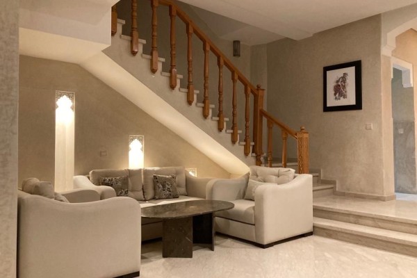 SPACIEUSE VILLA DE 370M2 DANS RESIDENCE SECURISEE