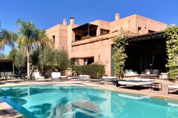 EXCEPTIONNELLE PROPRIETE DE 6 SUITES ET 3 PAVILLONS PRIVES